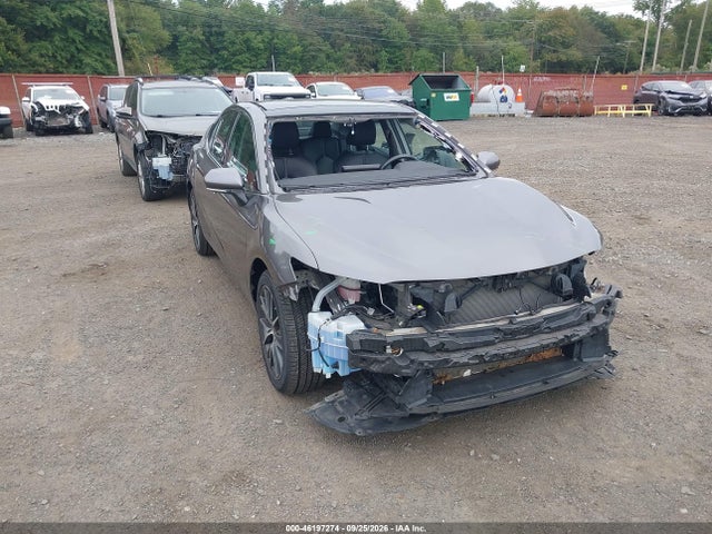 46197274 :رقم المزاد ، 4T1F11BK3MU025660 vin ، 2021 Toyota Camry Xle مزاد بيع