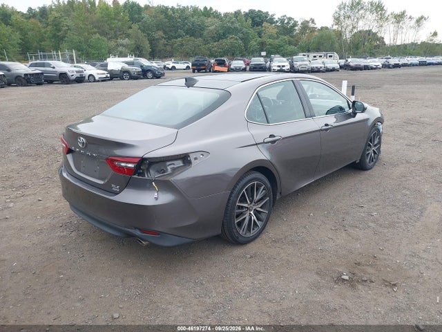 46197274 :رقم المزاد ، 4T1F11BK3MU025660 vin ، 2021 Toyota Camry Xle مزاد بيع