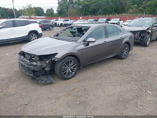 46197274 :رقم المزاد ، 4T1F11BK3MU025660 vin ، 2021 Toyota Camry Xle مزاد بيع