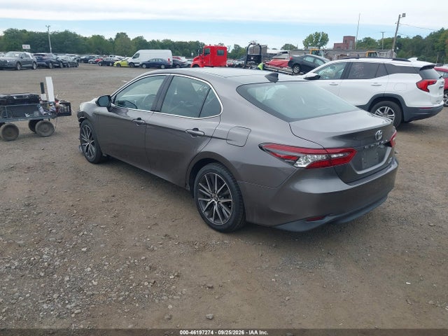 46197274 :رقم المزاد ، 4T1F11BK3MU025660 vin ، 2021 Toyota Camry Xle مزاد بيع