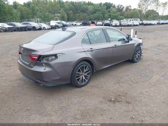 46197274 :رقم المزاد ، 4T1F11BK3MU025660 vin ، 2021 Toyota Camry Xle مزاد بيع