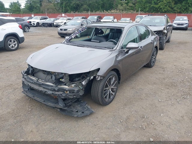 46197274 :رقم المزاد ، 4T1F11BK3MU025660 vin ، 2021 Toyota Camry Xle مزاد بيع