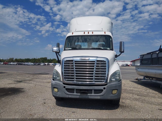 Продажа на аукционе авто 2017 Freightliner Cascadia 113, vin: 3AKBGBDVXHDHW0585, номер лота: 46197417