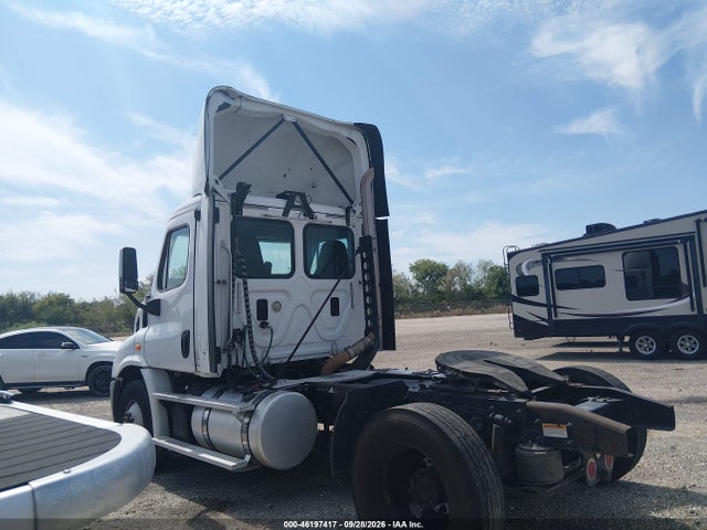 Продажа на аукционе авто 2017 Freightliner Cascadia 113, vin: 3AKBGBDVXHDHW0585, номер лота: 46197417