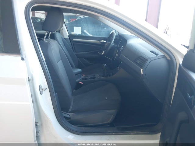3VWN57BU7KM063125 Volkswagen Jetta 1.4t S