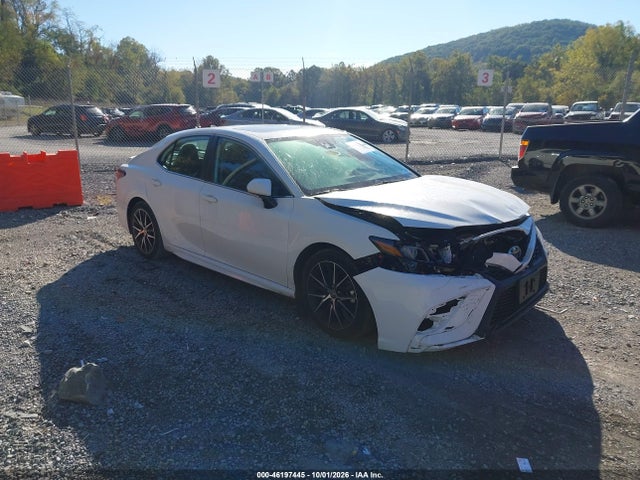46197445 :رقم المزاد ، 4T1G11AK2MU498164 vin ، 2021 Toyota Camry Se مزاد بيع