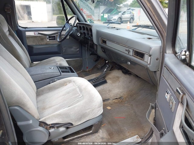 46197538 :رقم المزاد ، 1GNEV18K2JF178520 vin ، 1988 Chevrolet Blazer V10 مزاد بيع