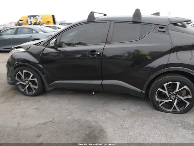 JTNKHMBX0J1005631 Toyota C-HR XLE