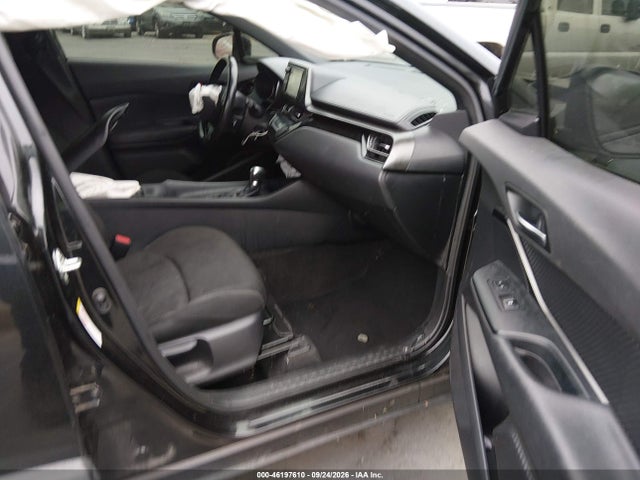 JTNKHMBX0J1005631 Toyota C-HR XLE