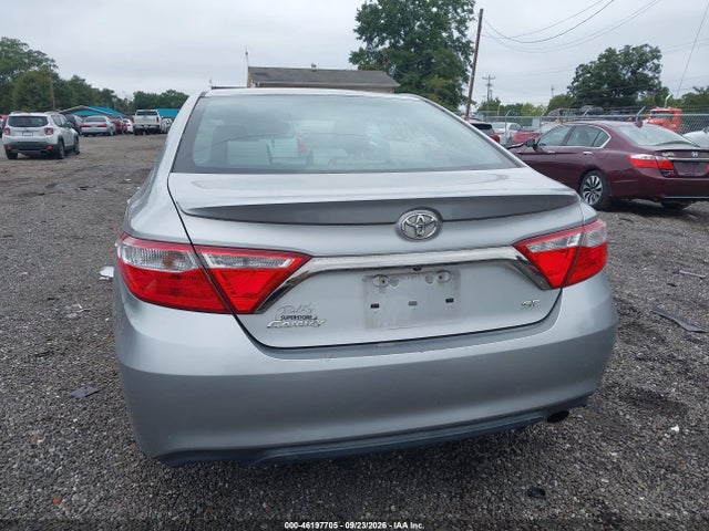 46197705 :رقم المزاد ، 4T1BF1FK0FU873511 vin ، 2015 Toyota Camry Se مزاد بيع