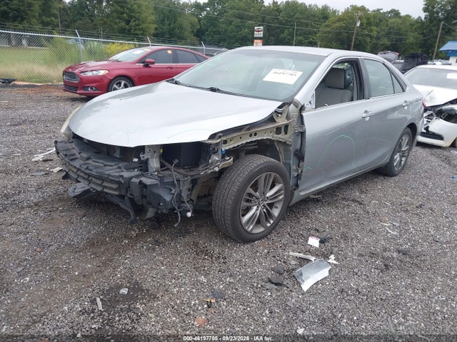 46197705 :رقم المزاد ، 4T1BF1FK0FU873511 vin ، 2015 Toyota Camry Se مزاد بيع