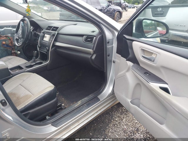 46197705 :رقم المزاد ، 4T1BF1FK0FU873511 vin ، 2015 Toyota Camry Se مزاد بيع