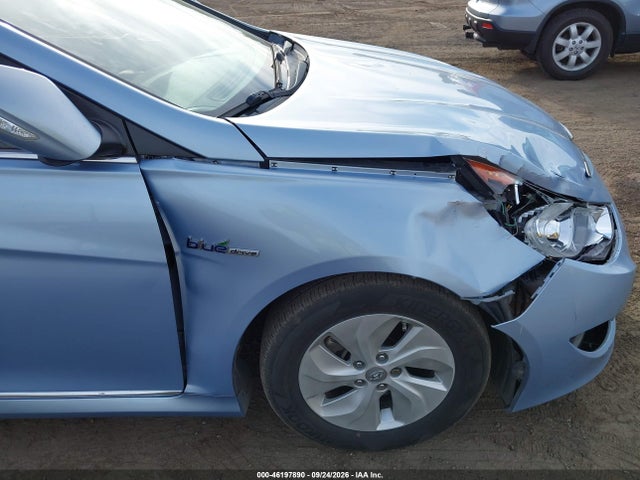 2013 Hyundai Sonata Hybrid მანქანა იყიდება აუქციონზე, vin: KMHEC4A48DA086983, აუქციონის ნომერი: 46197890