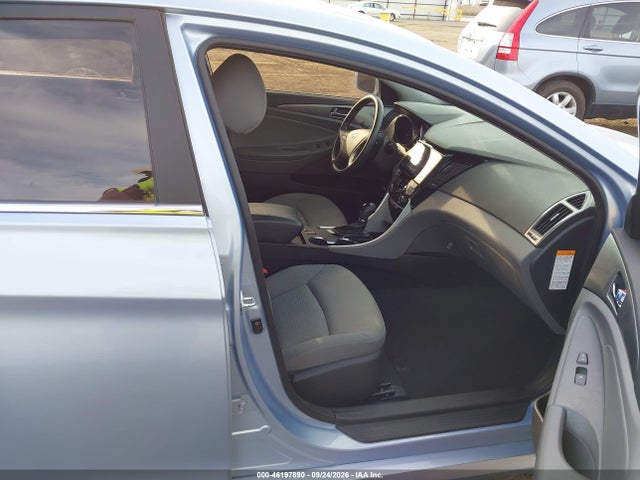 2013 Hyundai Sonata Hybrid მანქანა იყიდება აუქციონზე, vin: KMHEC4A48DA086983, აუქციონის ნომერი: 46197890