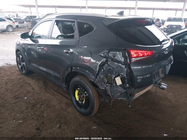 2016 Hyundai Tucson Limited მანქანა იყიდება აუქციონზე, vin: KM8J33A23GU035823, აუქციონის ნომერი: 46198063