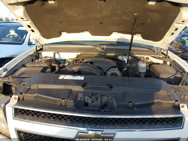 46198128 :رقم المزاد ، 1GNSKJE30BR222863 vin ، 2011 Chevrolet Suburban Lt مزاد بيع