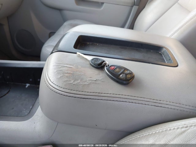 46198128 :رقم المزاد ، 1GNSKJE30BR222863 vin ، 2011 Chevrolet Suburban Lt مزاد بيع