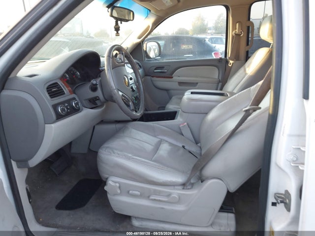 46198128 :رقم المزاد ، 1GNSKJE30BR222863 vin ، 2011 Chevrolet Suburban Lt مزاد بيع