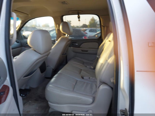 46198128 :رقم المزاد ، 1GNSKJE30BR222863 vin ، 2011 Chevrolet Suburban Lt مزاد بيع
