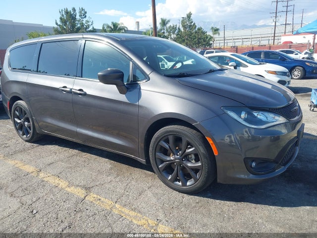 2018 Chrysler Pacifica Touring Plus მანქანა იყიდება აუქციონზე, vin: 2C4RC1FG2JR287440, აუქციონის ნომერი: 46198188