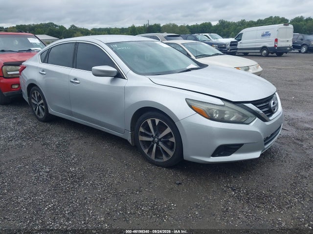2017 Nissan Altima 2.5 Sr მანქანა იყიდება აუქციონზე, vin: 1N4AL3APXHC230637, აუქციონის ნომერი: 46198340