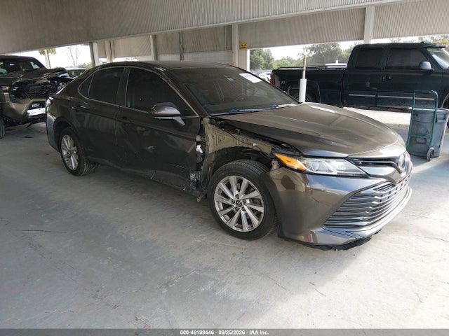 46198446 :رقم المزاد ، 4T1B11HK7KU697367 vin ، 2019 Toyota Camry Le مزاد بيع