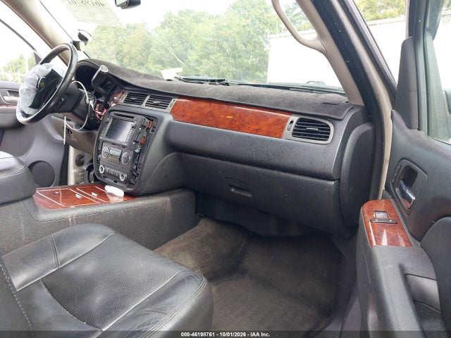 46198761 :رقم المزاد ، 1GNSKCE06BR379640 vin ، 2011 Chevrolet Tahoe Ltz مزاد بيع