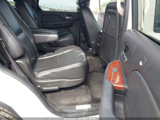 46198761 :رقم المزاد ، 1GNSKCE06BR379640 vin ، 2011 Chevrolet Tahoe Ltz مزاد بيع