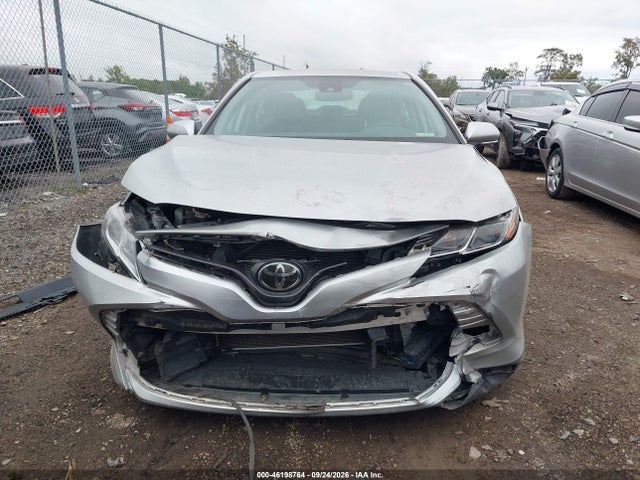 2020 Toyota Camry Le მანქანა იყიდება აუქციონზე, vin: 4T1L11AK1LU975552, აუქციონის ნომერი: 46198764
