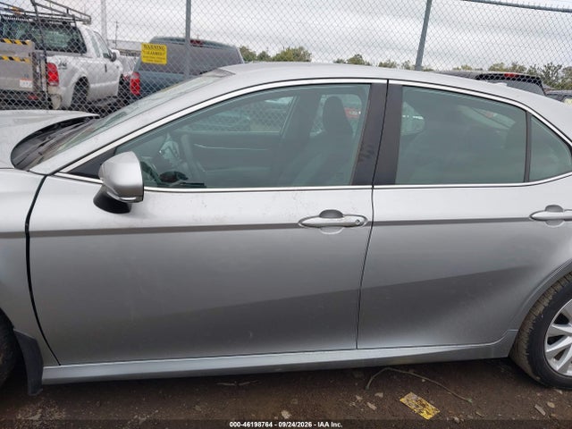 2020 Toyota Camry Le მანქანა იყიდება აუქციონზე, vin: 4T1L11AK1LU975552, აუქციონის ნომერი: 46198764