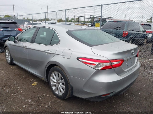 2020 Toyota Camry Le მანქანა იყიდება აუქციონზე, vin: 4T1L11AK1LU975552, აუქციონის ნომერი: 46198764