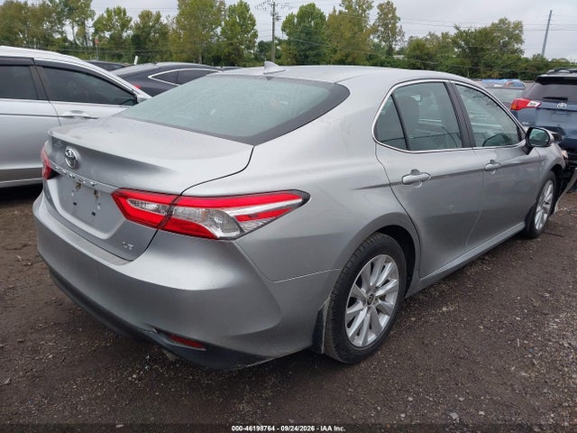 2020 Toyota Camry Le მანქანა იყიდება აუქციონზე, vin: 4T1L11AK1LU975552, აუქციონის ნომერი: 46198764