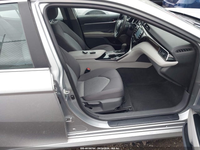 2020 Toyota Camry Le მანქანა იყიდება აუქციონზე, vin: 4T1L11AK1LU975552, აუქციონის ნომერი: 46198764