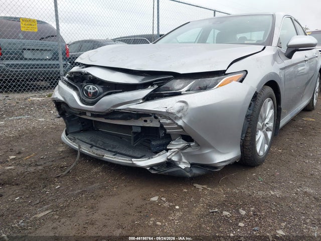 2020 Toyota Camry Le მანქანა იყიდება აუქციონზე, vin: 4T1L11AK1LU975552, აუქციონის ნომერი: 46198764