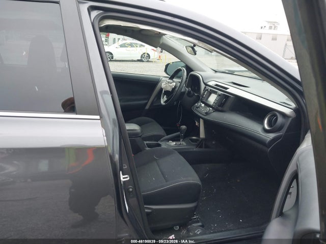 46198839 :رقم المزاد ، 2T3RFREV5HW695923 vin ، 2017 Toyota Rav4 Xle مزاد بيع
