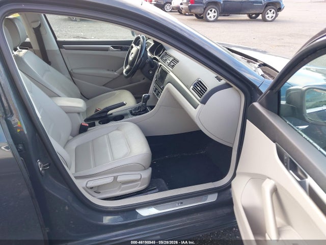 Продаж на аукціоні авто 2017 Volkswagen Passat 1.8t R-line, vin: 1VWDT7A30HC062645, номер лоту: 46198945