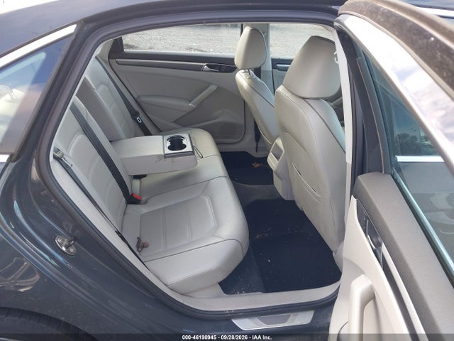 Продаж на аукціоні авто 2017 Volkswagen Passat 1.8t R-line, vin: 1VWDT7A30HC062645, номер лоту: 46198945