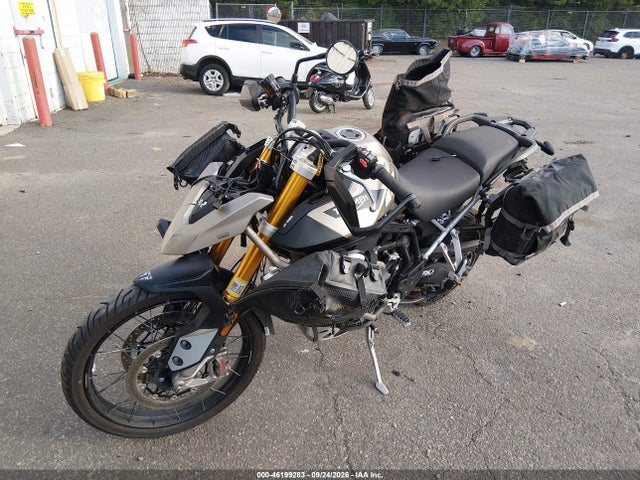 46199283 :رقم المزاد ، SMTE67DFXPTBK9694 vin ، 2023 Triumph Motorcycle Tiger 900 Rally Pro/900 Bond Edition مزاد بيع