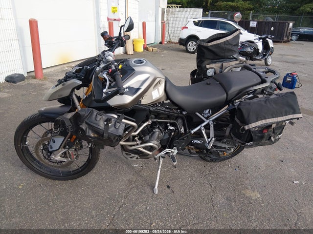 46199283 :رقم المزاد ، SMTE67DFXPTBK9694 vin ، 2023 Triumph Motorcycle Tiger 900 Rally Pro/900 Bond Edition مزاد بيع