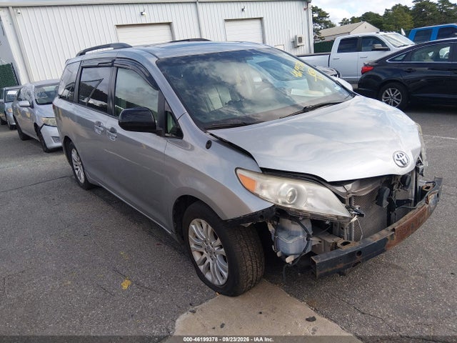 2014 Toyota Sienna Xle V6 8 Passenger მანქანა იყიდება აუქციონზე, vin: 5TDYK3DC3ES470658, აუქციონის ნომერი: 46199378