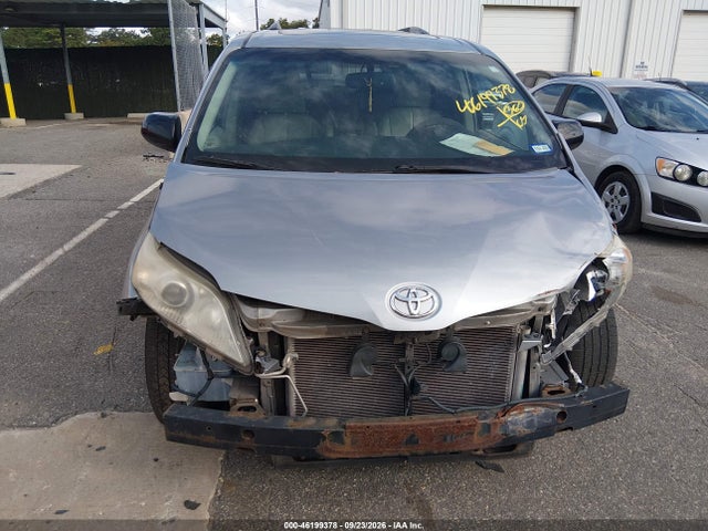2014 Toyota Sienna Xle V6 8 Passenger მანქანა იყიდება აუქციონზე, vin: 5TDYK3DC3ES470658, აუქციონის ნომერი: 46199378