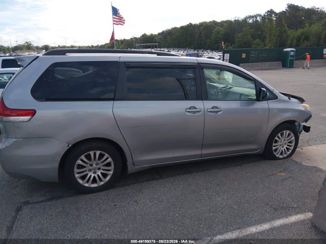 2014 Toyota Sienna Xle V6 8 Passenger მანქანა იყიდება აუქციონზე, vin: 5TDYK3DC3ES470658, აუქციონის ნომერი: 46199378
