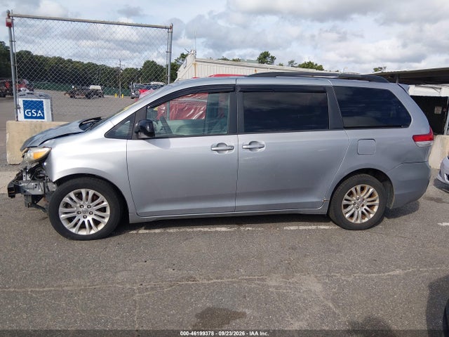 2014 Toyota Sienna Xle V6 8 Passenger მანქანა იყიდება აუქციონზე, vin: 5TDYK3DC3ES470658, აუქციონის ნომერი: 46199378