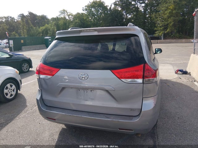 2014 Toyota Sienna Xle V6 8 Passenger მანქანა იყიდება აუქციონზე, vin: 5TDYK3DC3ES470658, აუქციონის ნომერი: 46199378