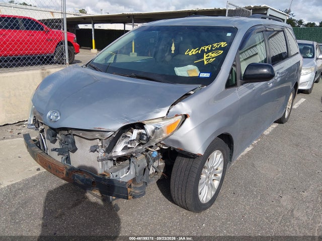 2014 Toyota Sienna Xle V6 8 Passenger მანქანა იყიდება აუქციონზე, vin: 5TDYK3DC3ES470658, აუქციონის ნომერი: 46199378