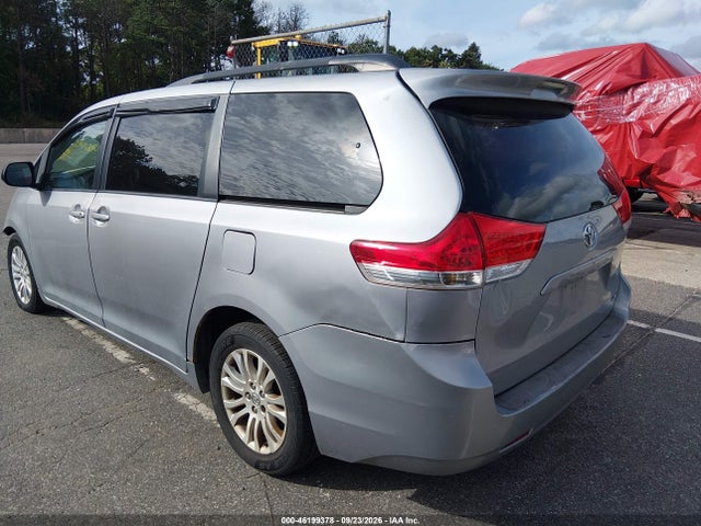 2014 Toyota Sienna Xle V6 8 Passenger მანქანა იყიდება აუქციონზე, vin: 5TDYK3DC3ES470658, აუქციონის ნომერი: 46199378