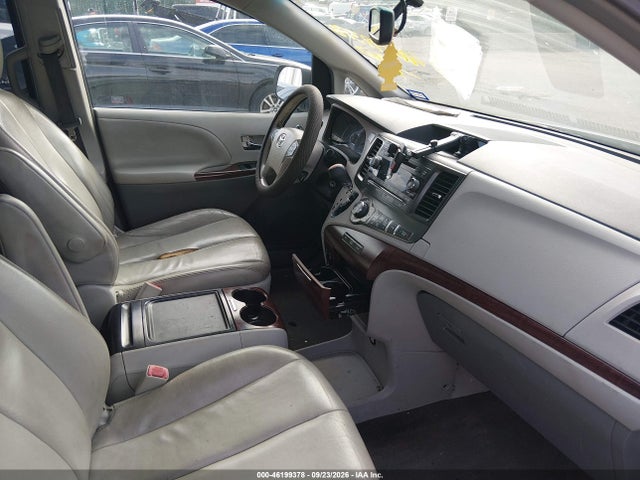 2014 Toyota Sienna Xle V6 8 Passenger მანქანა იყიდება აუქციონზე, vin: 5TDYK3DC3ES470658, აუქციონის ნომერი: 46199378
