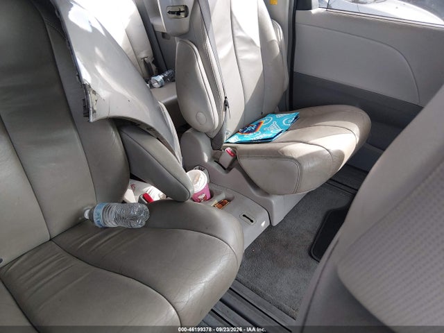 2014 Toyota Sienna Xle V6 8 Passenger მანქანა იყიდება აუქციონზე, vin: 5TDYK3DC3ES470658, აუქციონის ნომერი: 46199378