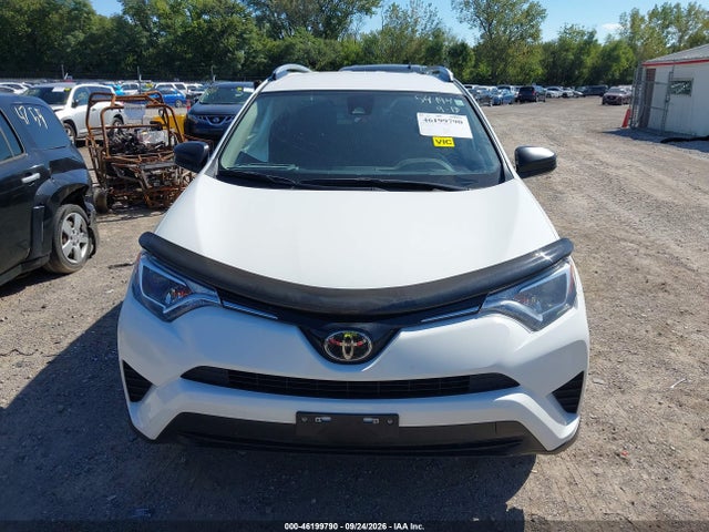 2018 Toyota Rav4 Le მანქანა იყიდება აუქციონზე, vin: JTMBFREV2JJ745747, აუქციონის ნომერი: 46199790