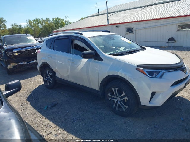2018 Toyota Rav4 Le მანქანა იყიდება აუქციონზე, vin: JTMBFREV2JJ745747, აუქციონის ნომერი: 46199790